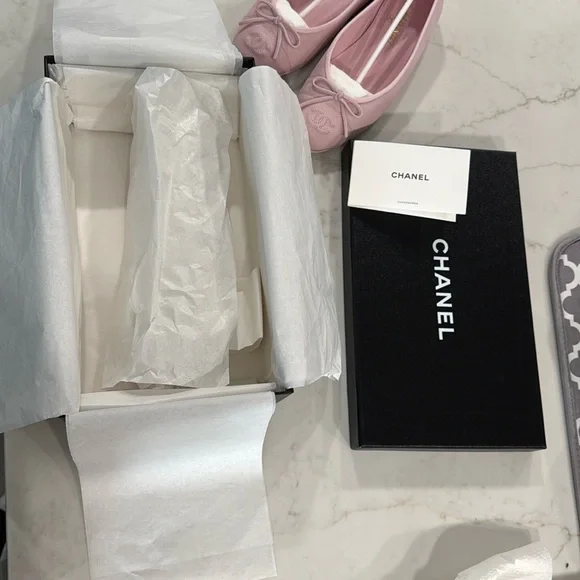 CHANEL Pink Flats with Bow Detail - Picture 6 of 8
